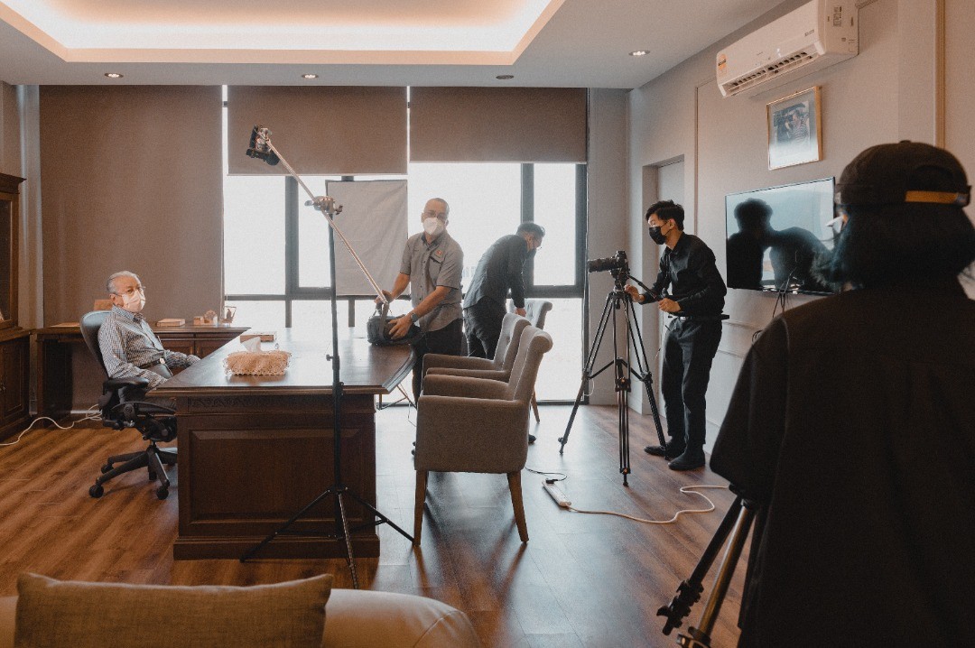 Behind the scenes of Viento’s interview production
